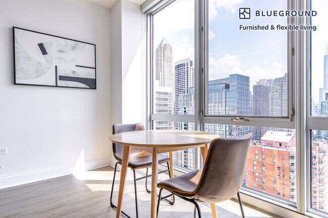 Building Photo - 2 W Delaware Pl