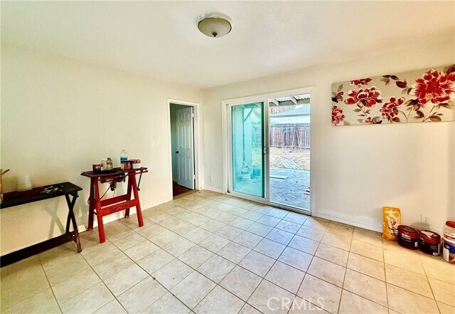 Building Photo - 9492 Evergreen Ln