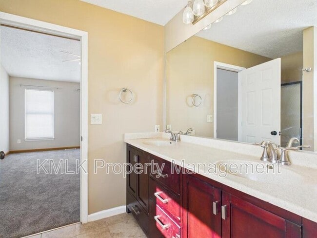 Building Photo - 411 Treeview Dr