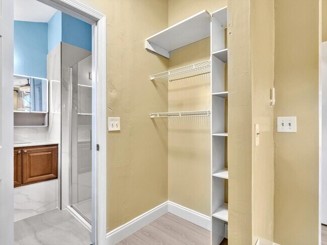 Building Photo - 12549 Woodmill Dr