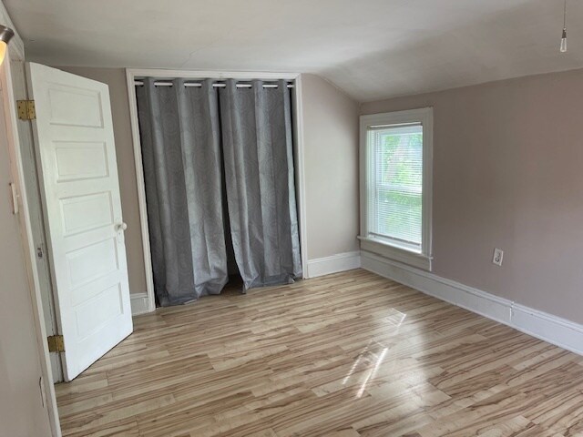 Building Photo - 306 1/2 W Linden St