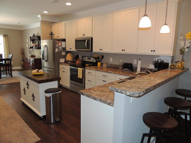 Building Photo - Amazing 3 Bedroom 2.5 Bath home is ready for your Family!