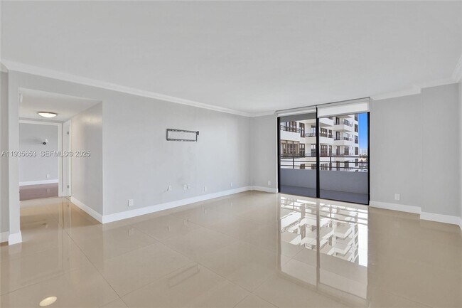 Building Photo - 2500 Parkview Dr