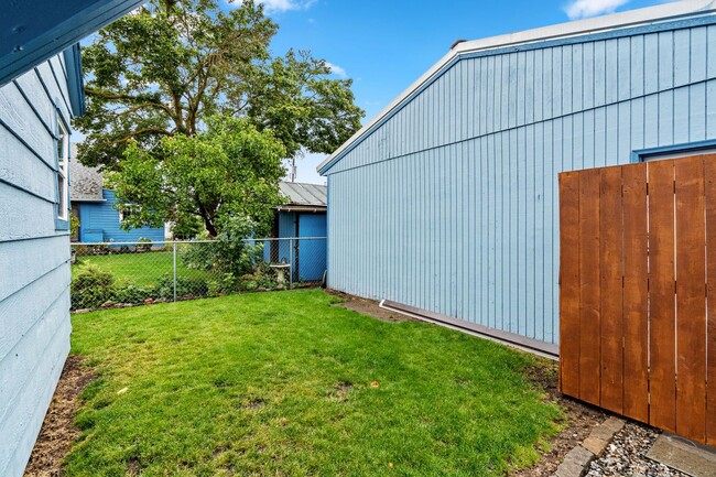 Building Photo - Adorable Rancher in Northeast Spokane