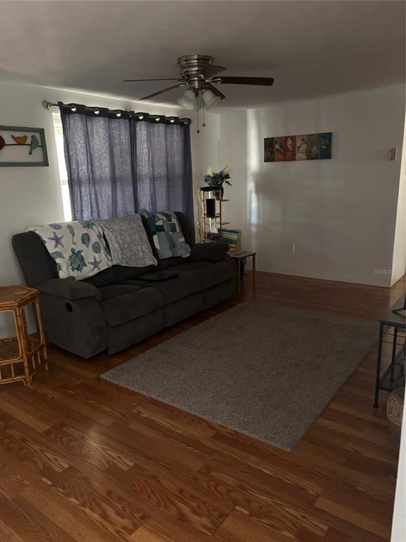 Building Photo - 4004 Cluster Dr