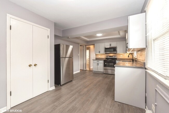 Building Photo - 2605 N 72nd Ct