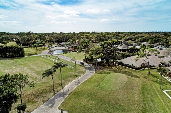 Building Photo - Welcome to your Heatherwood Heaven
