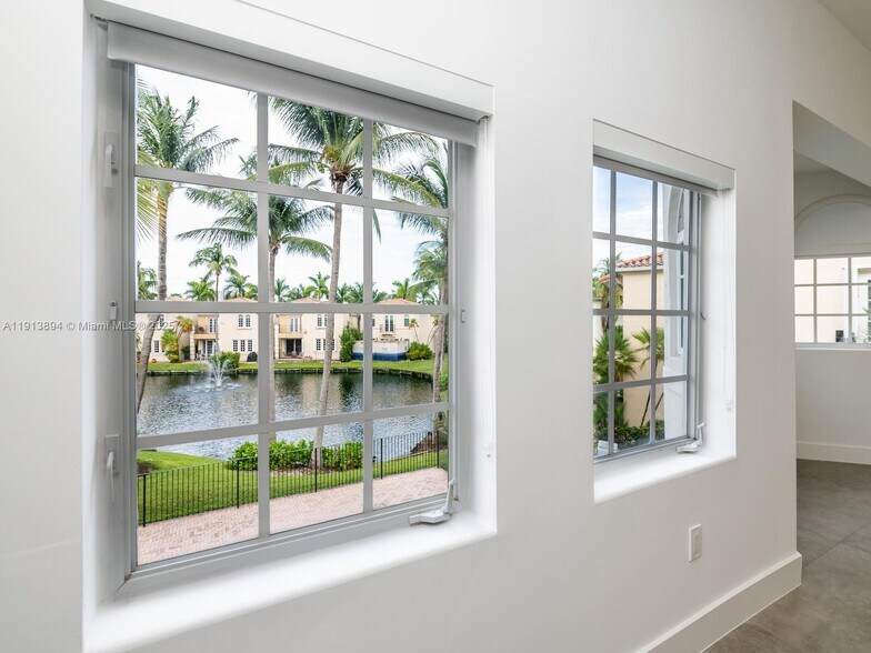 Building Photo - 20729 NE 32nd Ave