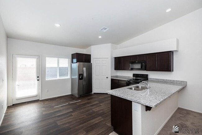 Building Photo - 7171 E 38th Ln