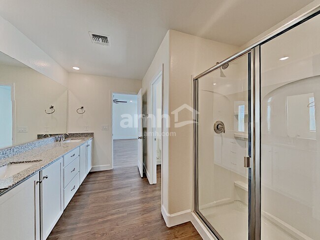 Building Photo - 5949 W Columbine Dr