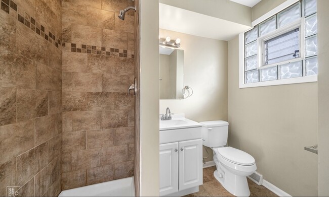 Master bath - 5413 138th St