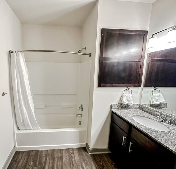 Building Photo - 111 E 4th St