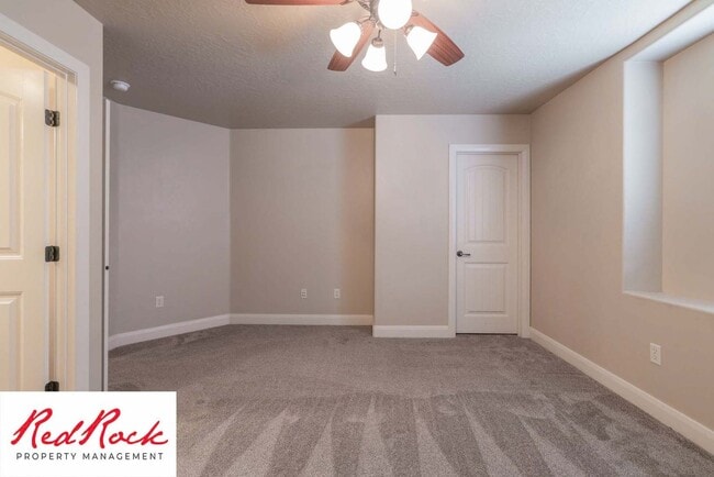 Building Photo - Beautiful Southgate Townhome!