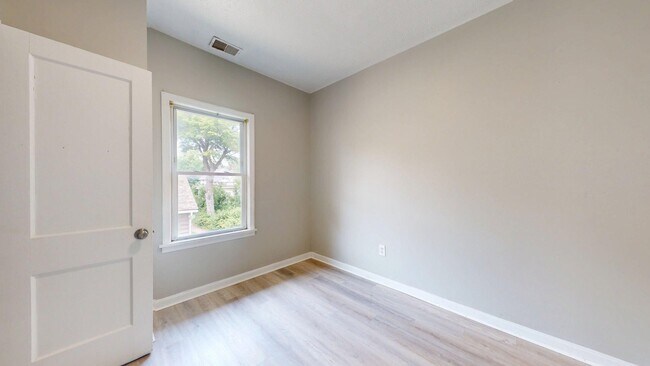 Building Photo - 3816 W 36th St