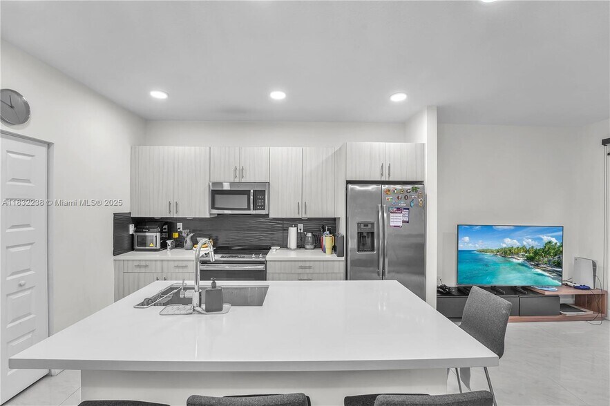 Building Photo - 15850 NW 91st Ct