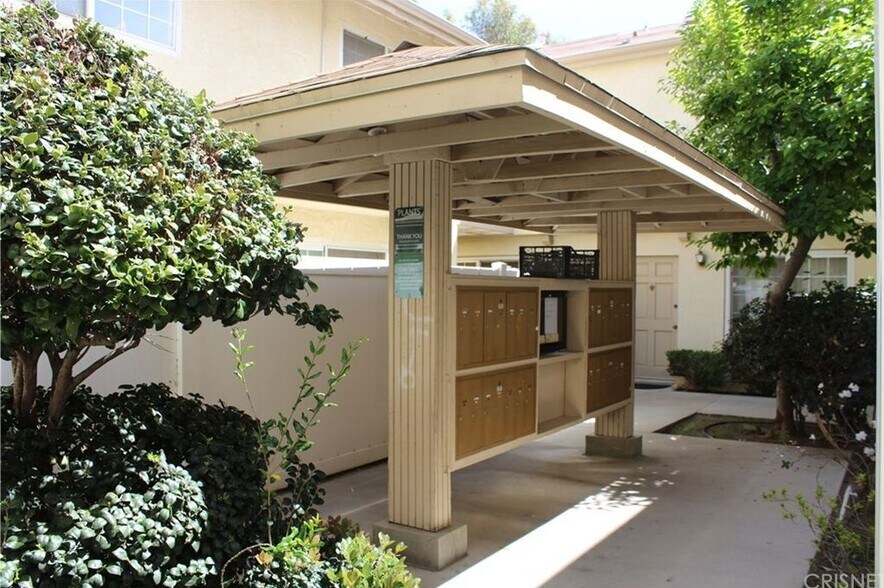 Building Photo - 10065 De Soto Ave