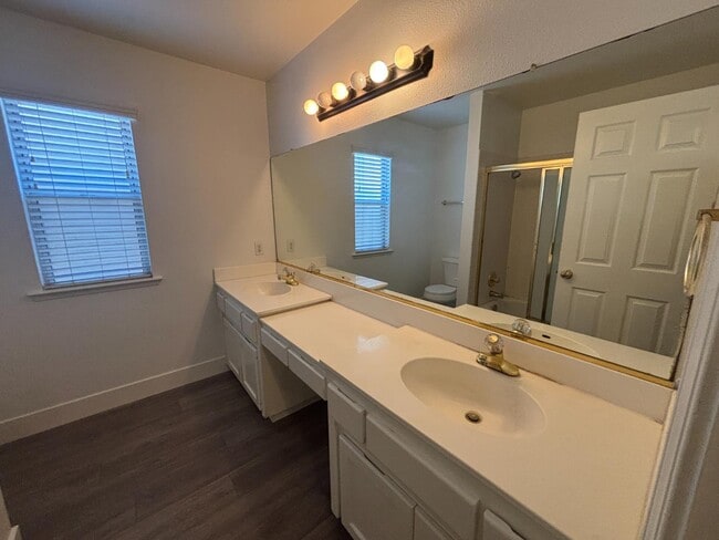 Building Photo - 5754 W Tenaya Ave