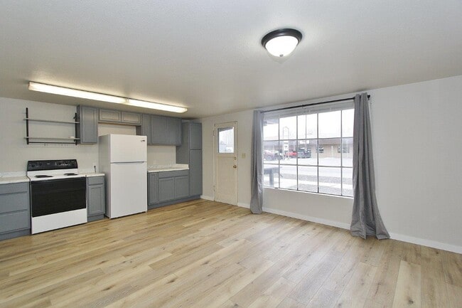 Building Photo - 812 S Washington Ave