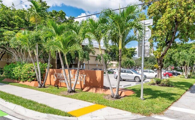 Building Photo - 4235 N University Dr
