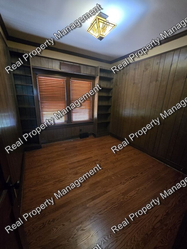 Building Photo - Charming Three Bedroom Ranch