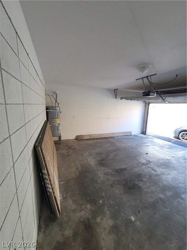 Building Photo - 3412 Townhouse Dr