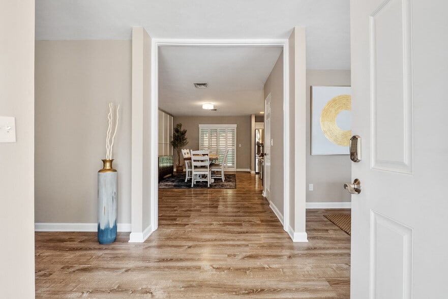 Building Photo - 1653 Pepperwood Dr