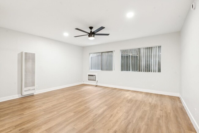 Interior Photo - 1944 Whitley Ave.