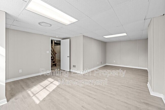 Building Photo - 1321 5 Mile Rd