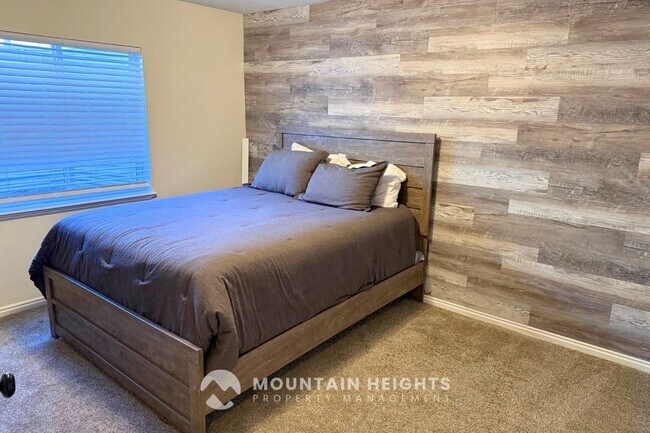 Building Photo - 3987 Red Tail Dr