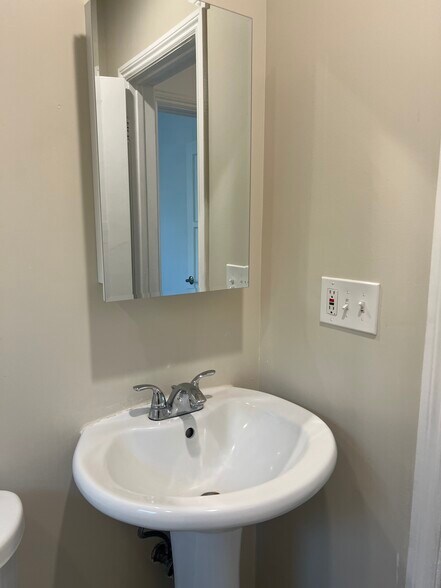 Bathroom - 636 W Queen St