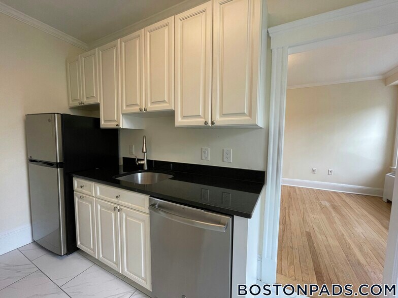 Building Photo - 26 Chauncy St
