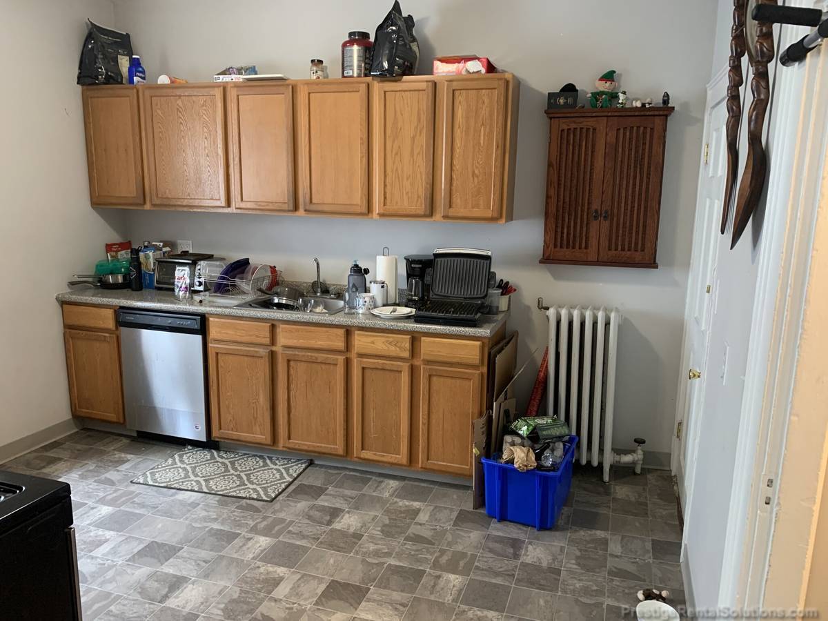 Building Photo - 172 Bigelow St