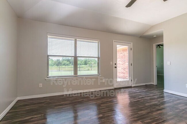 Building Photo - 8037 Waters Edge Way