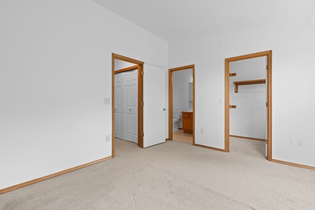 Building Photo - Bright & Beautiful Condo w/ Dual Primary Bedrooms, Walk-In Closets, Garage & A/C~ Located in NE P...