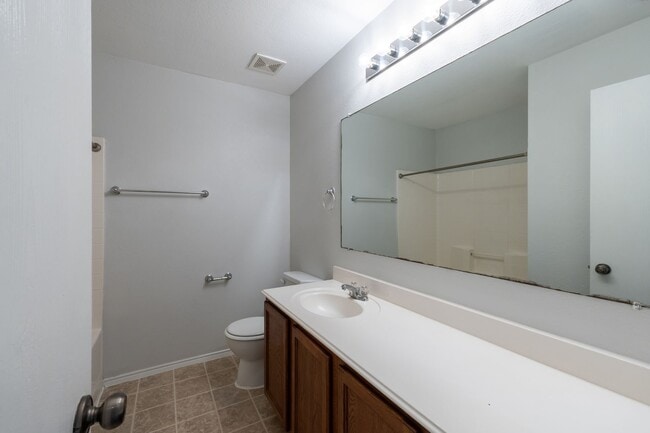 Building Photo - Spacious 4-Bedroom Home with Private Fenced Yard in Fort Worth