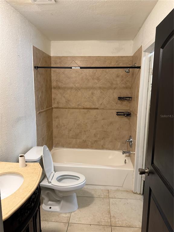 Building Photo - 3906 Versailles Dr