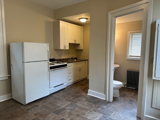 Building Photo - 2943 - 2945 N Bartlett Ave