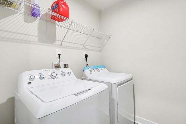 Building Photo - 484 Bridgepoint Dr