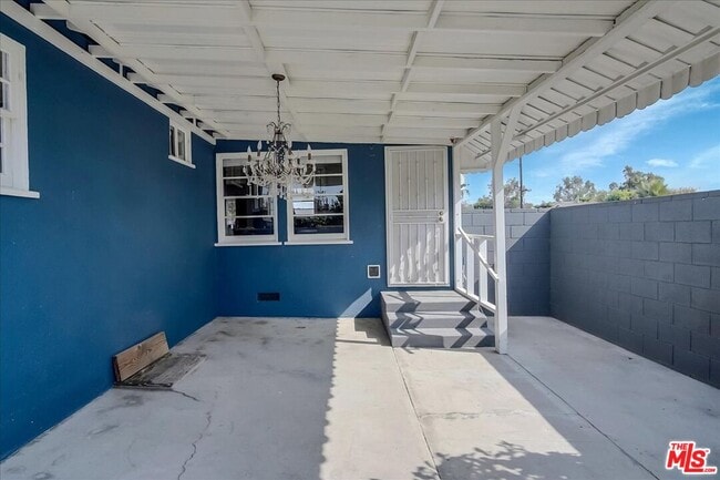 Building Photo - 12127 Aneta St