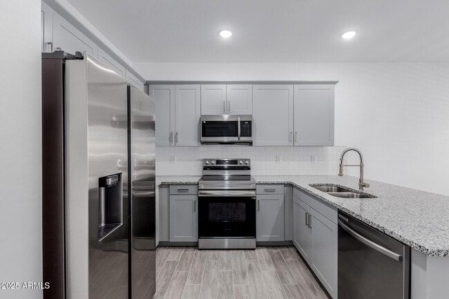 Building Photo - 1318 S 105th Pl