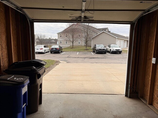 Building Photo - 1401 Millbrook Trail