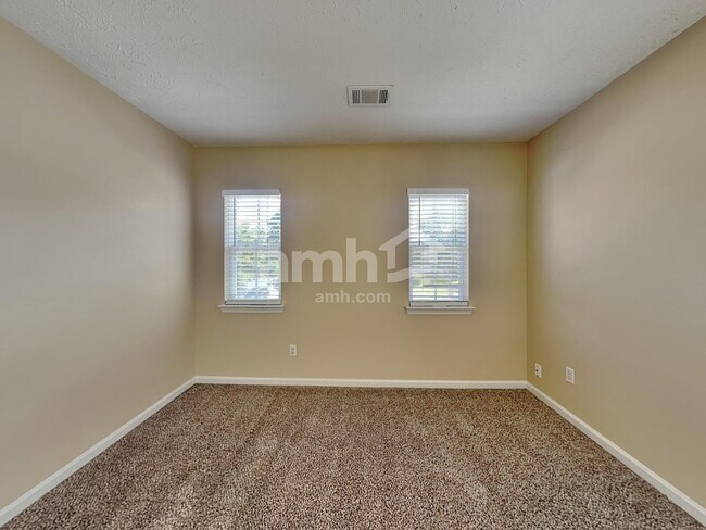 Building Photo - 574 Leaflet Ives Dr