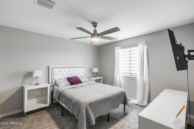 Building Photo - 17635 W Red Fox Rd