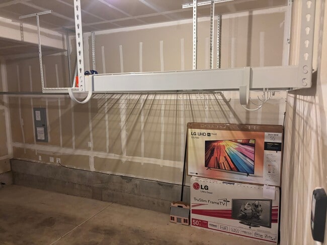 Building Photo - 14319 SW Rancher Ln