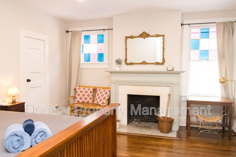 Building Photo - 621 Fortwood Pl