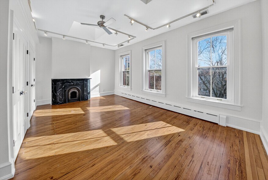 Building Photo - 917 O St NW