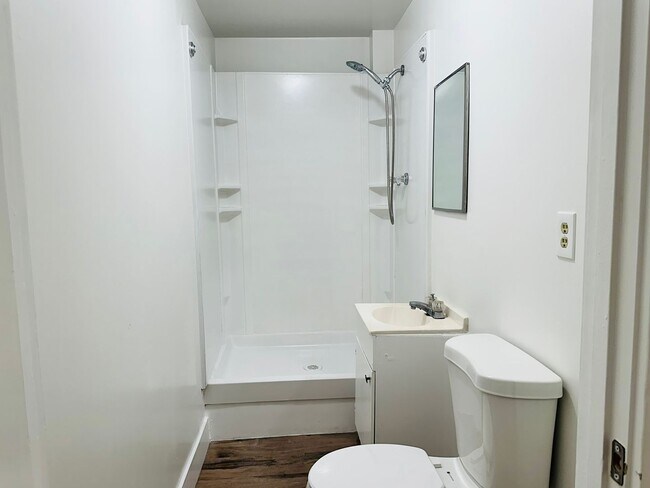 Building Photo - 7 E Clark St