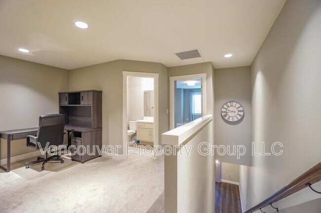 Building Photo - 11805 NE 108th St