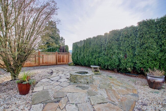 Building Photo - 3 Bedroom, 2.5 Home. Available NOW!!!!