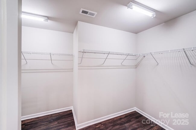 Building Photo - 13122 Oakhaven Glen Ln